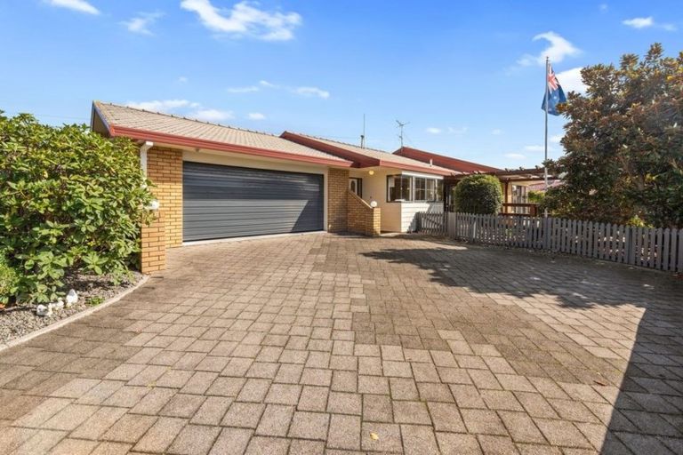 Photo of property in 17 Bayfair Drive, Mount Maunganui, 3116