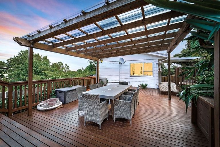 Photo of property in 23 Cedar Heights Avenue, Massey, Auckland, 0614