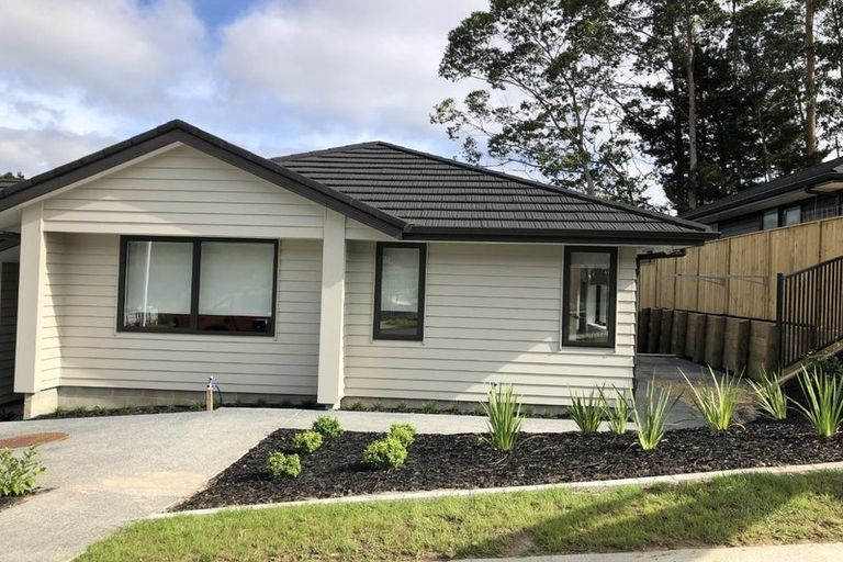 Photo of property in 1 Maraeariki Avenue, Orewa, 0931
