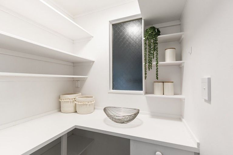 Photo of property in 176 Queens Drive, Lyall Bay, Wellington, 6022