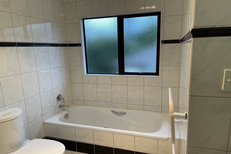 Photo of property in 89a Mt Lebanon Crescent, The Gardens, Auckland, 2105