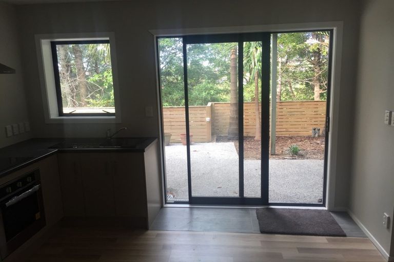 Photo of property in 1 Heaton Grove, Chatswood, Auckland, 0626