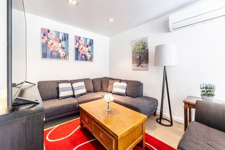 Photo of property in 2/17 Blackbridge Road, Wadestown, Wellington, 6012