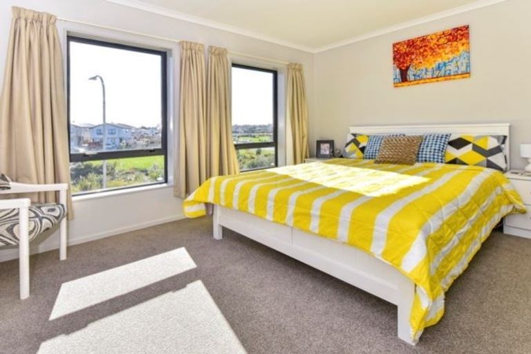 Photo of property in 43 Becker Drive, Weymouth, Auckland, 2103