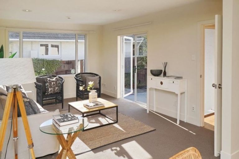 Photo of property in 418 Memorial Avenue, Burnside, Christchurch, 8053