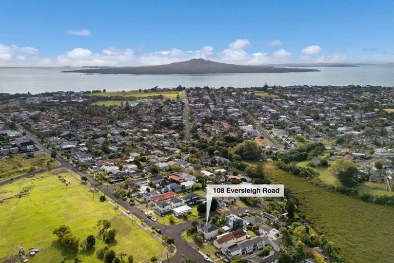 Photo of property in 108 Eversleigh Road, Belmont, Auckland, 0622