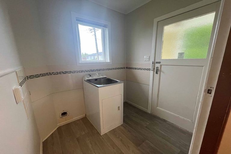 Photo of property in 2 Kohekohe Street, New Lynn, Auckland, 0600