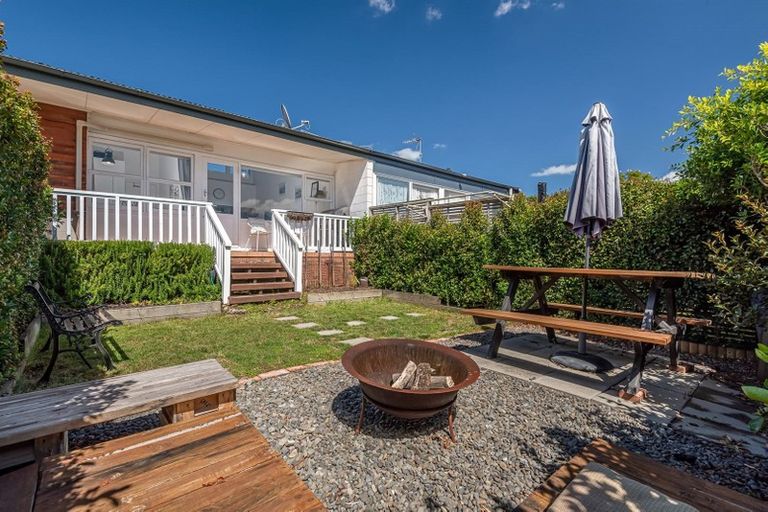 Photo of property in 2/289 Glenfield Road, Glenfield, Auckland, 0629