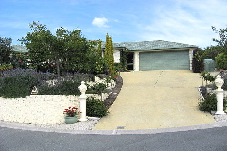 Photo of property in 16 Lionel Place, Mapua, 7005