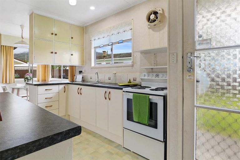 Photo of property in 15 Corilin Place, Mangakakahi, Rotorua, 3015