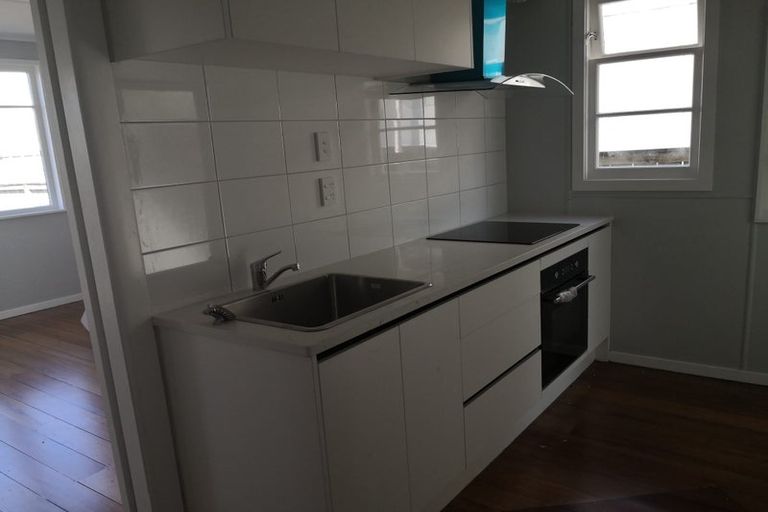 Photo of property in 20 The Esplanade, Eastern Beach, Auckland, 2012