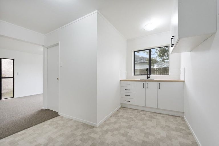 Photo of property in 4229 Great North Road, Glendene, Auckland, 0602