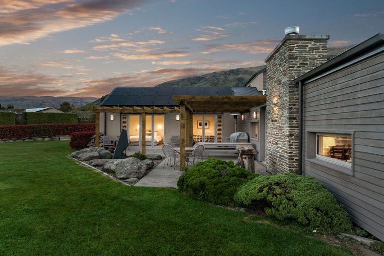 Photo of property in 1 Elderberry Crescent, Wanaka, 9305