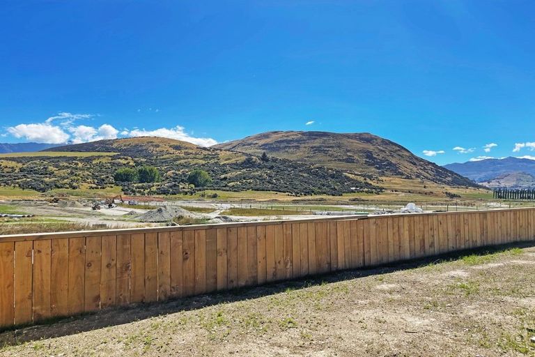 Photo of property in 36 Howden Drive, Jacks Point, 9371