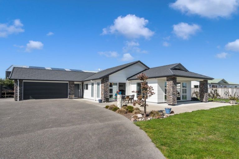 Photo of property in 13 Kea Court, Carterton, 5713