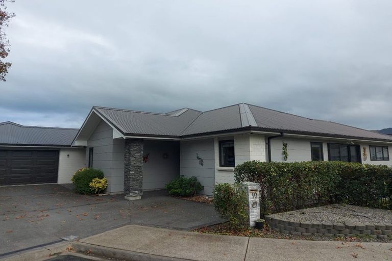 Photo of property in 10 Don Griffin Grove, Trentham, Upper Hutt, 5018