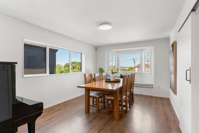 Photo of property in 16 Eastcliffe Road, Castor Bay, Auckland, 0620