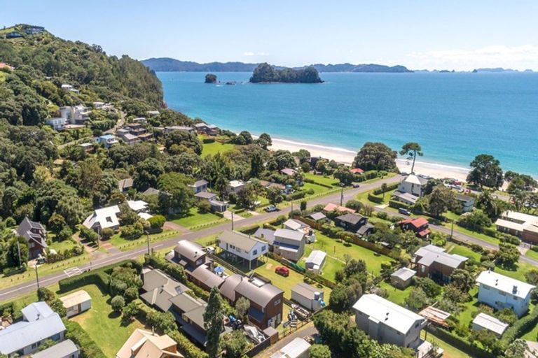 Photo of property in 17 Hahei Beach Road, Hahei, Whitianga, 3591