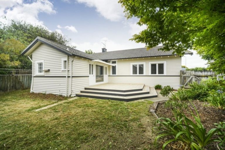 Photo of property in 17 Stewart Crescent, Hokowhitu, Palmerston North, 4410