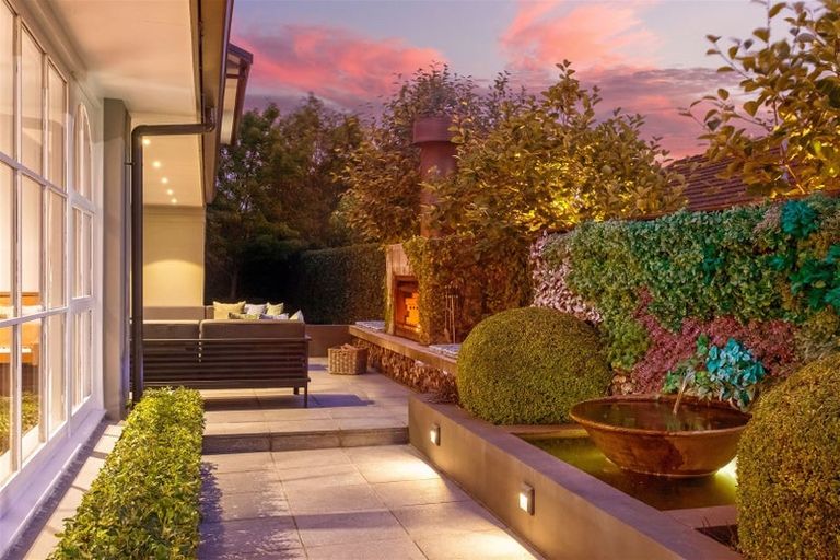 Photo of property in 26 Grahams Road, Ilam, Christchurch, 8041