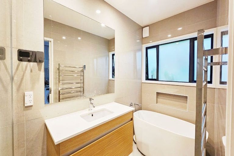 Photo of property in 26a Kowhai Road, Campbells Bay, Auckland, 0630