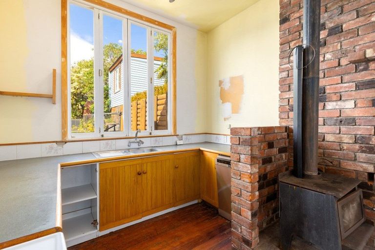 Photo of property in 13 Hawkhurst Road, Lyttelton, 8082