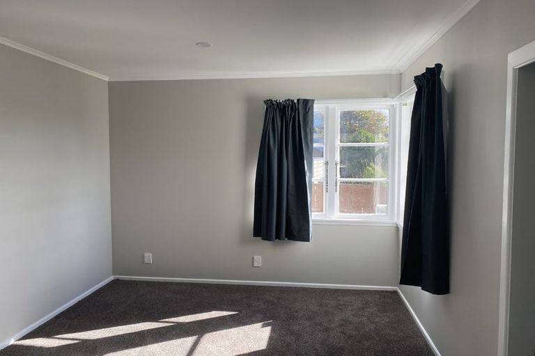 Photo of property in 94 Nicholson Road, Khandallah, Wellington, 6035