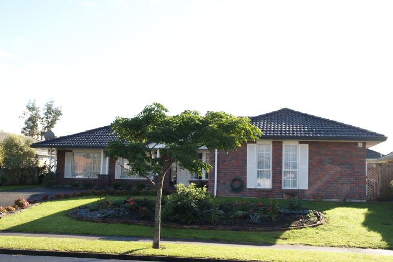 Photo of property in 118 Golfland Drive, Golflands, Auckland, 2013