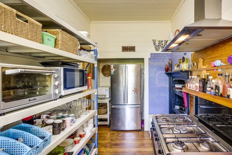 Photo of property in 1 Lawrence Road, Hospital Hill, Napier, 4110