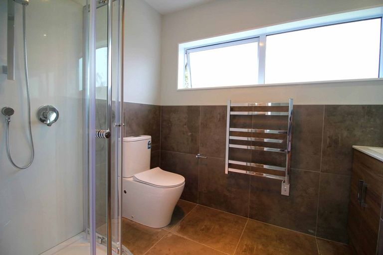 Photo of property in 6b Waddell Avenue, Point England, Auckland, 1072