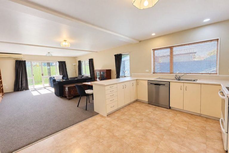 Photo of property in 1/11 Hollyford Avenue, Bryndwr, Christchurch, 8053