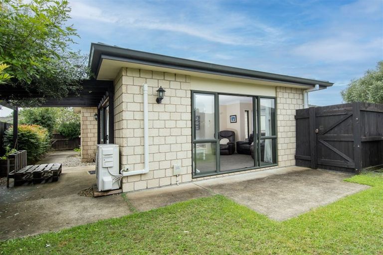 Photo of property in 18 Sarah Place, Papamoa Beach, Papamoa, 3118