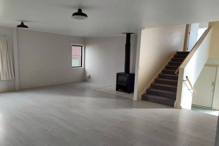 Photo of property in 15 Mona Vale, West Harbour, Auckland, 0618