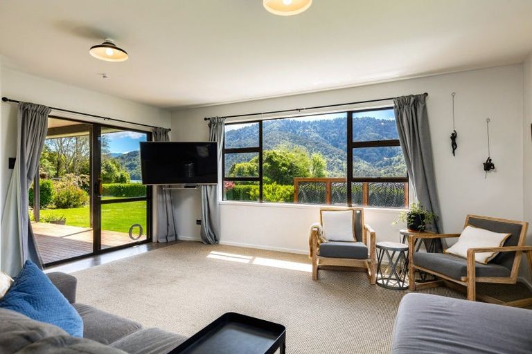 Photo of property in 1058 Queen Charlotte Drive, Linkwater, Picton, 7281