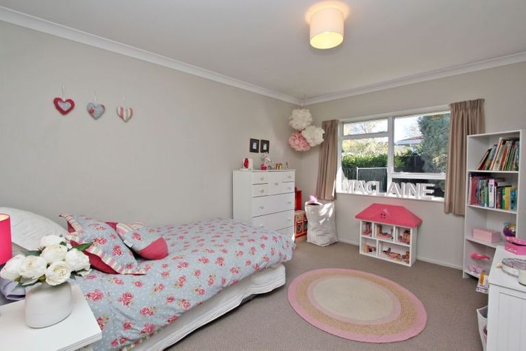 Photo of property in 17 Whiting Crescent, Greenmeadows, Napier, 4112