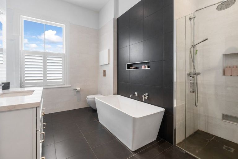 Photo of property in 37 Mozeley Avenue, Devonport, Auckland, 0624