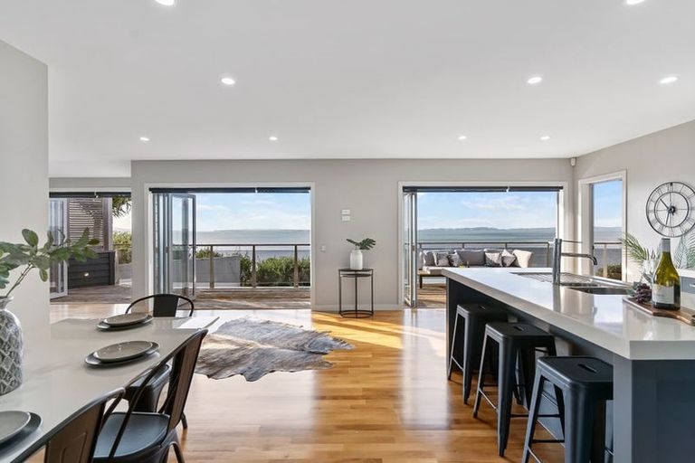 Photo of property in 17 Rangitoto View Road, Cockle Bay, Auckland, 2014