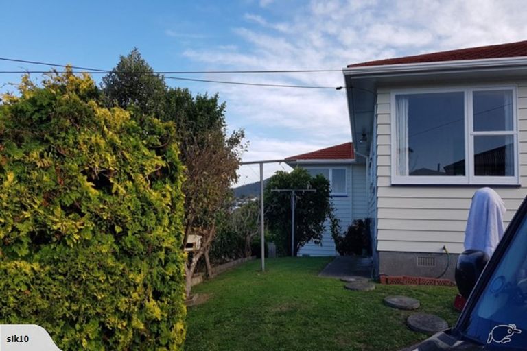 Photo of property in 9a Rewa Terrace, Tawa, Wellington, 5028