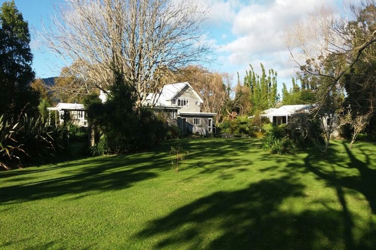 Photo of property in 15 Pottery Lane, Coromandel, 3506