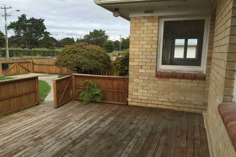 Photo of property in 1/60 Racecourse Road, Waiuku, 2123
