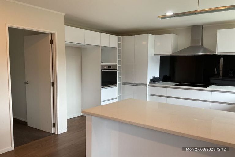 Photo of property in 2/67 Aviemore Drive, Highland Park, Auckland, 2010