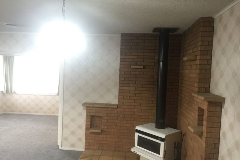 Photo of property in 1/28 Sequoia Place, Sunnynook, Auckland, 0620