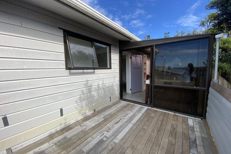 Photo of property in 54 Potter Avenue, Northcote, Auckland, 0627