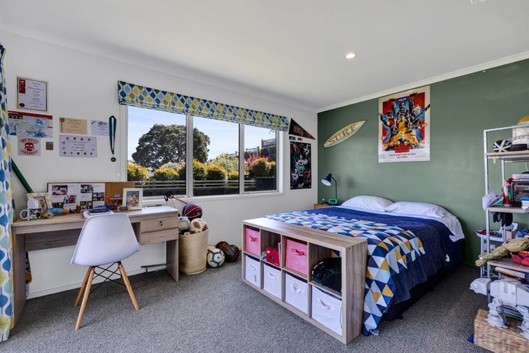 Photo of property in 17 Redwood Crescent, Hurdon, New Plymouth, 4310