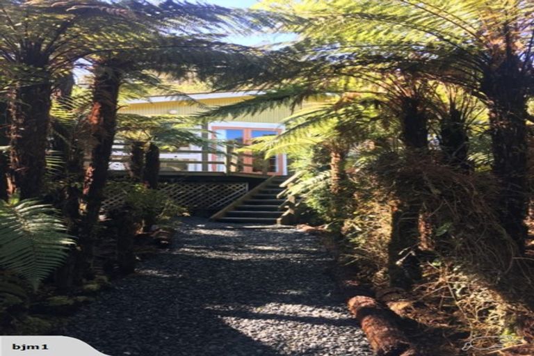 Photo of property in 41 Lake View Terrace, Moana, 7875