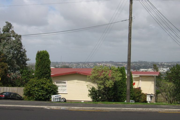 Photo of property in 224 East Coast Road, Forrest Hill, Auckland, 0620