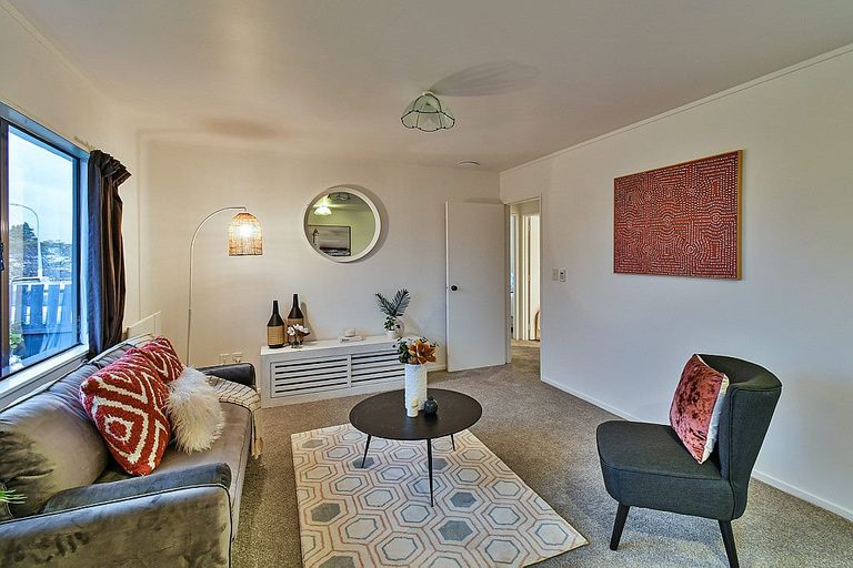 Photo of property in 1/12 De Bloge Place, Clendon Park, Auckland, 2103