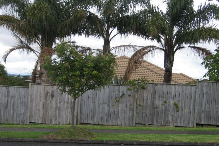 Photo of property in 44 Lexington Drive, Botany Downs, Auckland, 2010