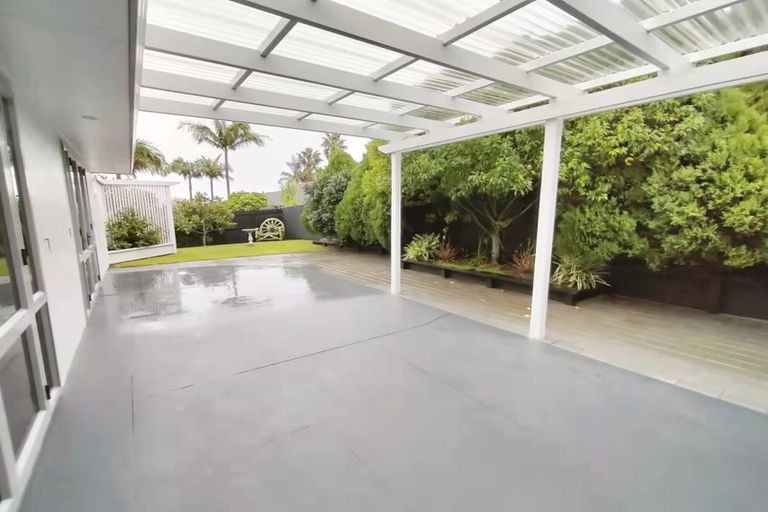 Photo of property in 38 Moyrus Crescent, East Tamaki Heights, Auckland, 2016