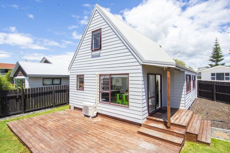 Photo of property in 16a Simpson Road, Papamoa Beach, Papamoa, 3118